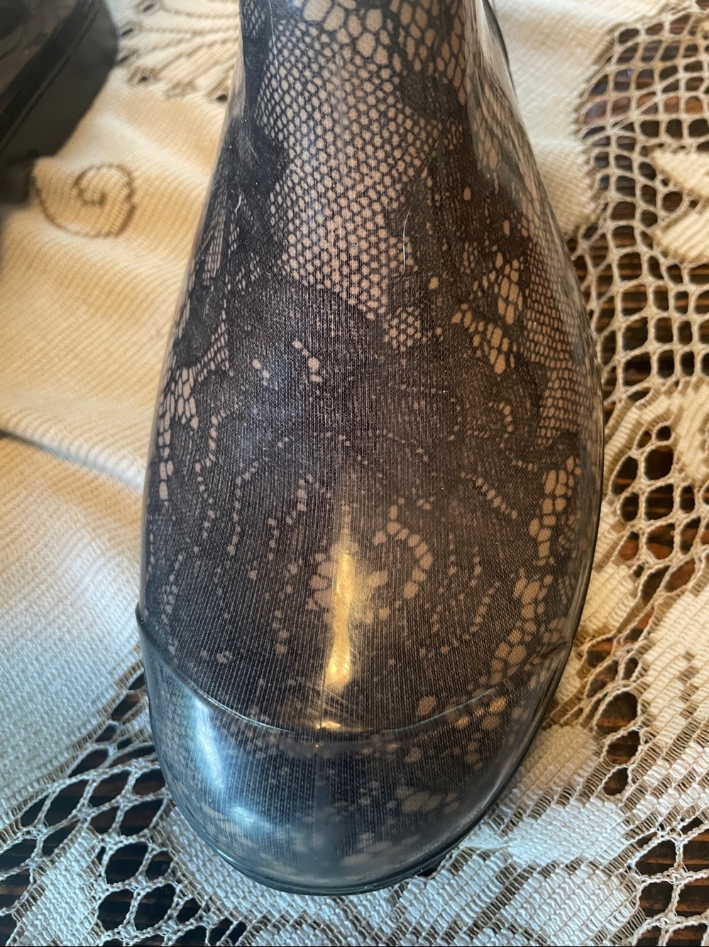 Valentino Garavani Lace-Printed Rubber Rain Boots Size 40 - Picture 13 of 14